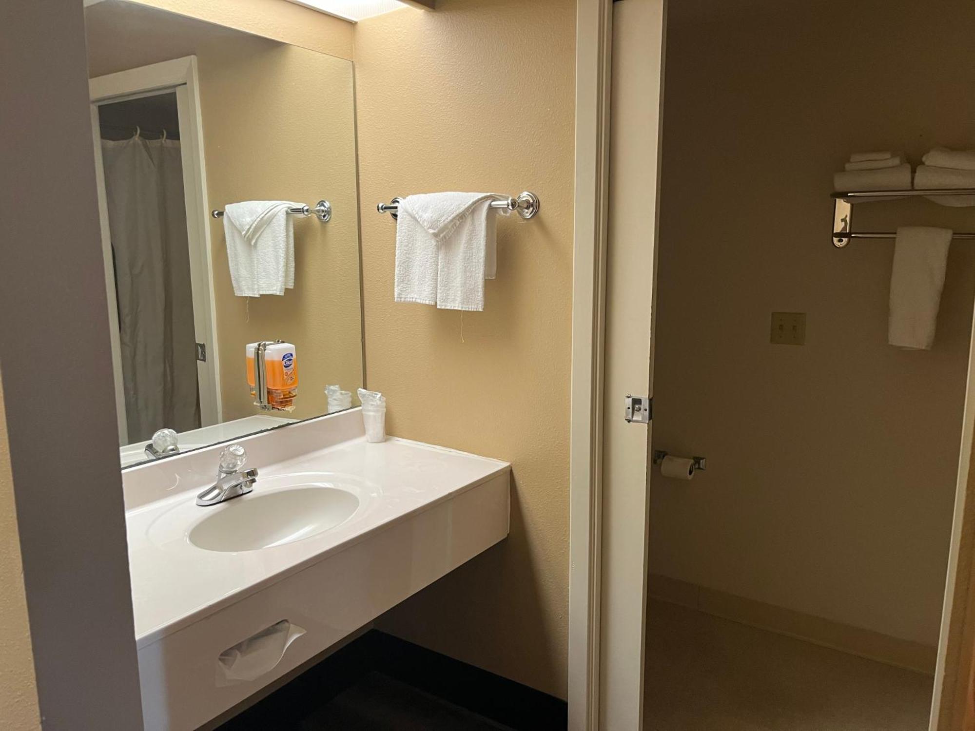 Americas Best Value Inn Kalispell Exterior foto