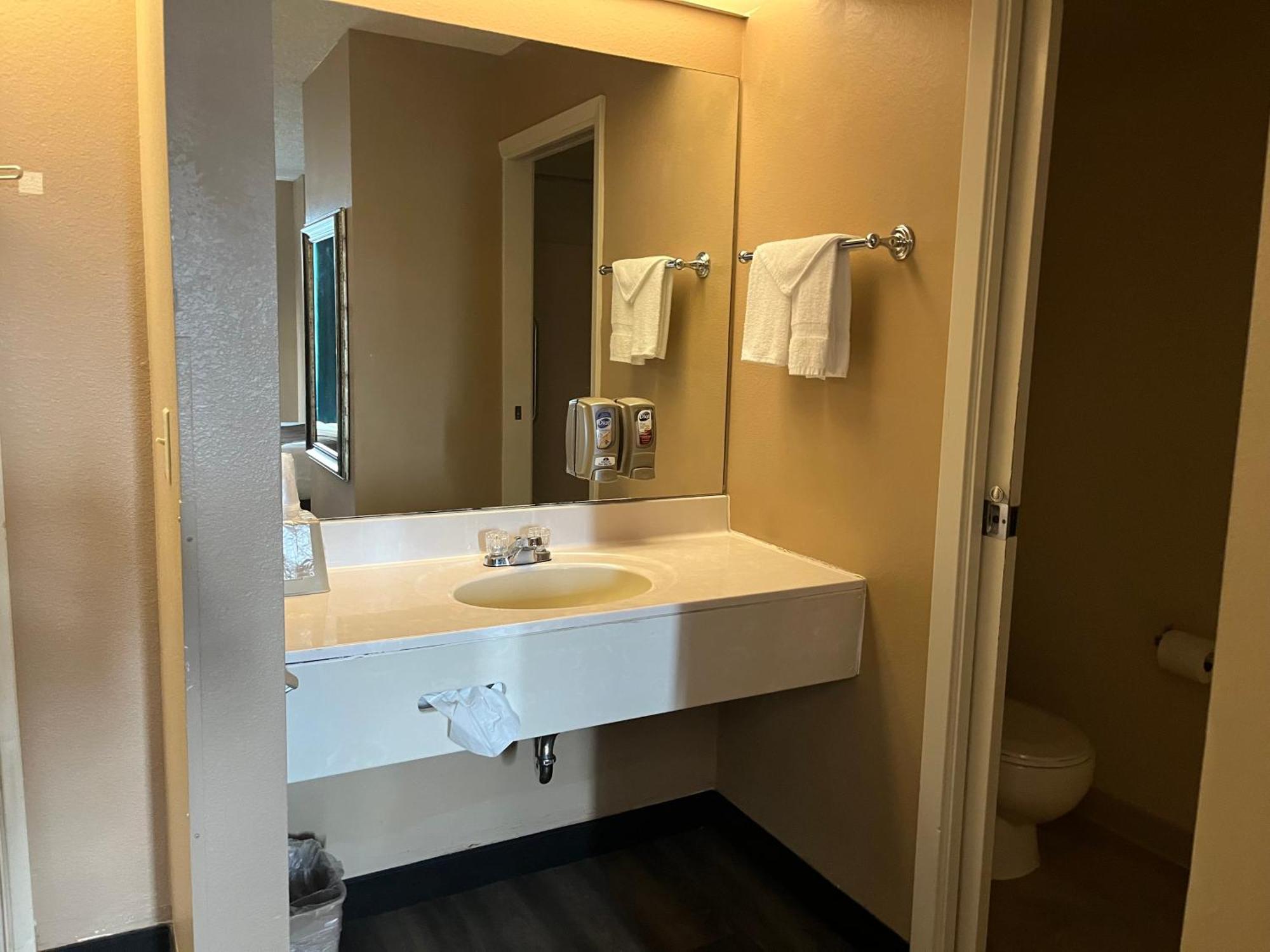 Americas Best Value Inn Kalispell Exterior foto